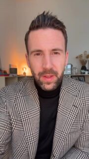 Fragebogenstudie zur Beliebtheit der Schulfächer über die verschiedenen Jahrgangsstufen
Ziel des Projekts ist die aktuelle und systematische Erhebung der Beliebtheit aller Schulfächer in den Sekundarstufen I und II über alle Bundesländer hinweg. Auf Basis einer breit angelegten Online-Befragung von Schüler:innen wird ein differenziertes Beliebtheitsranking erstellt und nach Bundesland, Schulform, Jahrgangsstufe und Geschlecht ausgewertet. Ergänzend werden Zusammenhänge mit soziokulturellen Merkmalen (höchster Bildungsabschluss der Eltern, Bücherzahl im Haushalt, Geburtsland der Schüler:innen und ihrer Eltern) untersucht.
Die Studie schließt eine dokumentierte Forschungslücke: Während ältere Beliebtheitsstudien (v. a. 1980er/1990er Jahre) konsistente Muster – etwa hohe Beliebtheit von Sport und Englisch gegenüber geringerer Beliebtheit in Chemie/Physik oder bei zweiten Fremdsprachen – berichten, fehlen aktuelle, bundesländerübergreifende und fachübergreifende Befunde. Zugleich haben sich Unterricht und Rahmenbedingungen (Kompetenzorientierung, Digitalisierung, curriculare Reformen, länderspezifische Lehrpläne) stark verändert, weshalb mit Verschiebungen in der Fächerbeliebtheit zu rechnen ist.
Träger: Universität Osnabrück
Projektleitung: Dr. Lars Otte, Prof. Dr. Marco Beeken
Wissenschaftliche Mitarbeit: Janet Hartmann, M.Ed., Dr. Till Kaiser, Prof. Dr. Christian Reintjes und Prof. Dr. Ferdinand Stebner
Wenn Ihr Interesse habt, meldet Euch gerne bei mir oder bei lars.otte@uos.de
Das Material zur Emotionsregulation im Fach Sport findet ihr bei den Story Highlights „Fortbildung“.
Quellen:
PISA: OECD (2023). PISA 2022 Ergebnisse (Band I): Lernstände und Bildungsgerechtigkeit, PISA, wbv Bielefeld.
IQB-Bildungstrend: Schneider et al. (2025). Motivationale Merkmale von Schüler:innen im Fach Mathe und den naturwissenschaftlichen Fächern. In Stanat et al., IQB-Bildungstrend 2024 (…). Waxmann.
COPSY: https://www.uke.de/allgemein/presse/pressemitteilungen/detailseite_160448.html (19.2.2026)
#instalehrerzimmer