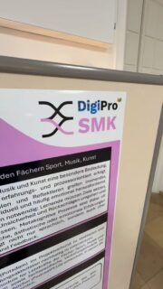 Selbstreguliertes Lernen in Sport, Musik und Kunst.
Im Projekt DigiProSMK haben wir uns @uniosnabrueck mit dem selbstregulierten Lernen in den Fächern Sport, Musik und Kunst beschäftigt - endlich standen diese Fächer mal im Fokus! Sophia Ryll, Lara Siewert und Nora Sperling haben eine kleine feine Podcast-Fortbildung produziert. Der Podcast wird von einem Lehrtagebuch flankiert, das (angehenden) Lehrkräften im Sinne von „practice what you preach“ unterstützen soll, das Gehörte besser zu verarbeiten.
Ihr erhaltet alle Materialien schon jetzt via Link in den StoryHighlights oder via Link in der Bio 🙏
DigiProSMK ist ein @lernendigitalde-Projekt und wurde von der Europäischen Union (NextGenerationEU) und dem BMBFSFJ gefördert. @christianreintjes76 und ich, die wir das Projekt in Osnabrück geleitet haben, danken allen, die uns unterstützt haben.
Mehr Infos erhaltet Ihr hier @digiprosmk oder auf www.digiprosmk.de
#instalehrerzimmer @_lara.sie_ @nora.sophia